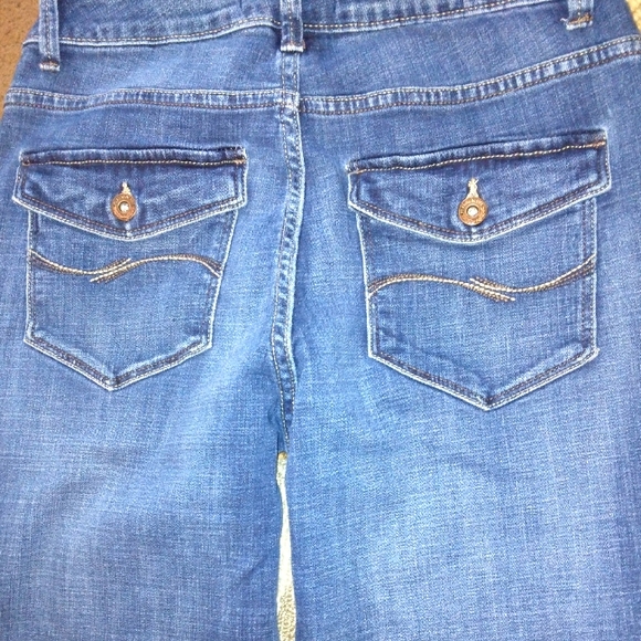 Like New LEE'S Platinum Label Curvy Fit Bootcut/Flare Jeans - Picture 5 of 16